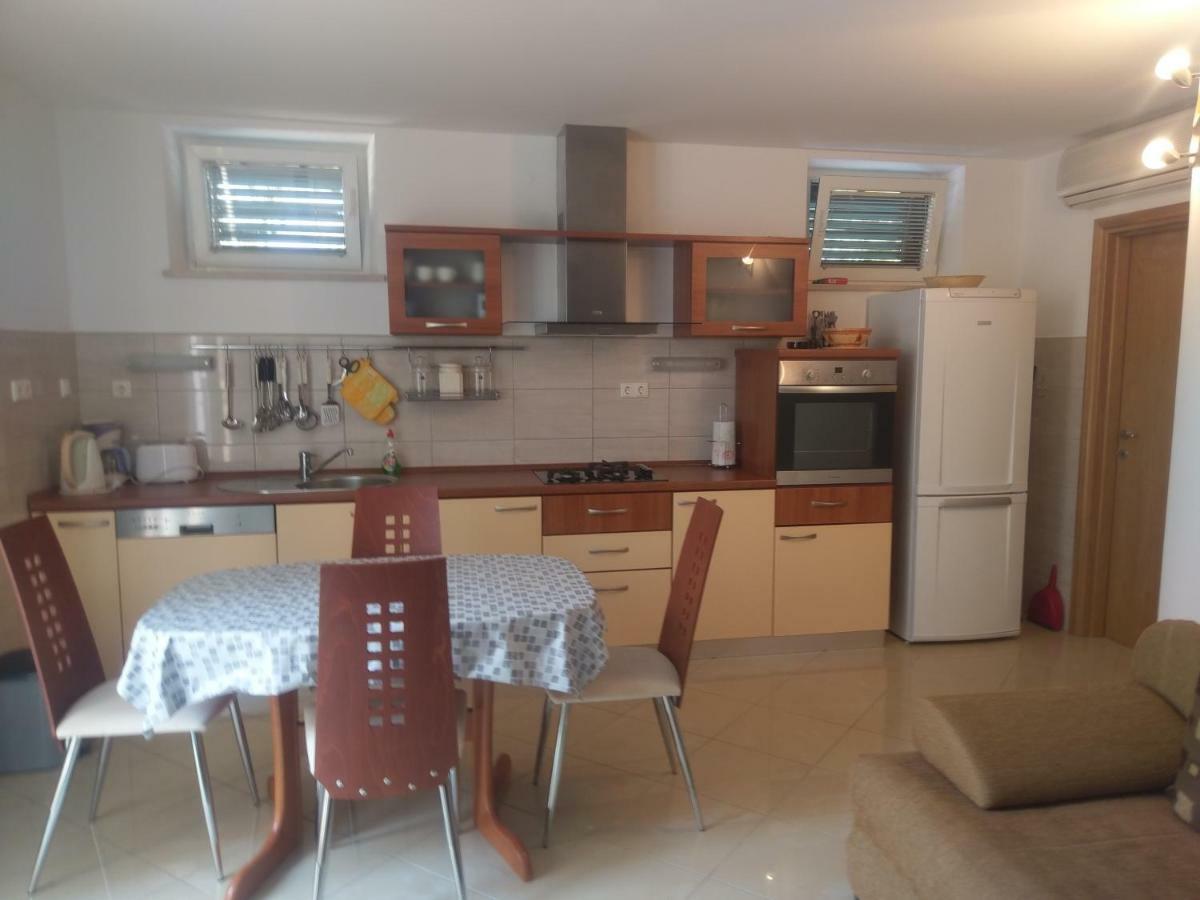Apartment Lucija Betina  Bagian luar foto