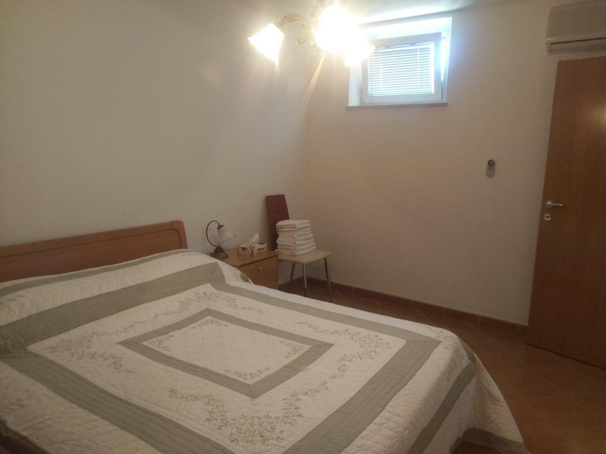 Apartment Lucija Betina  Bagian luar foto