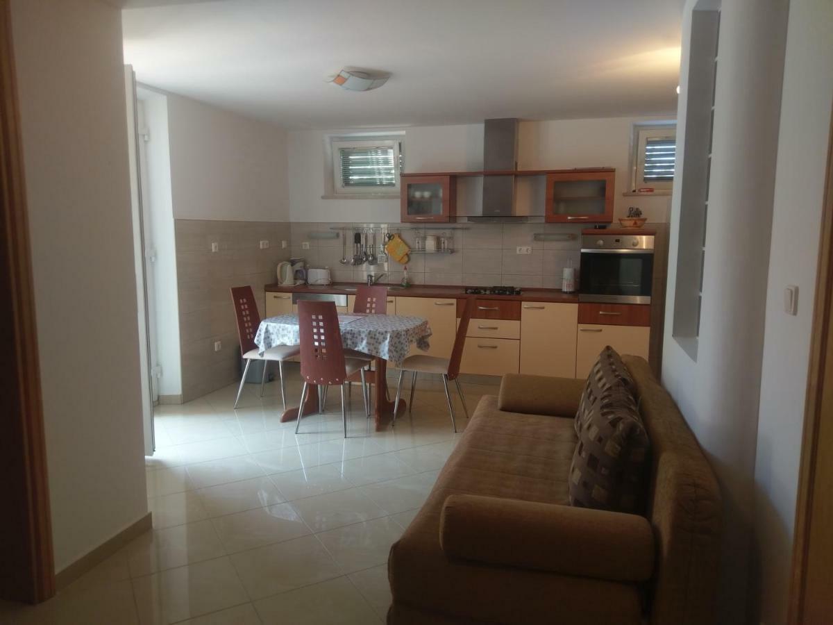 Apartment Lucija Betina  Bagian luar foto